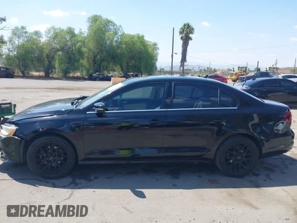 ✅ 2016 Volkswagen Jetta SEL • VIN: 3VWL17AJXGM211141 • Lot: 43153216. Wystawiony na IAAI z przebiegiem 120 238 mil. Bezpłatny archiwum sprzedaży aukcyjnych z USA i szczegółowy raport historii pojazdu na DreamBid. Zdjęcie 14.