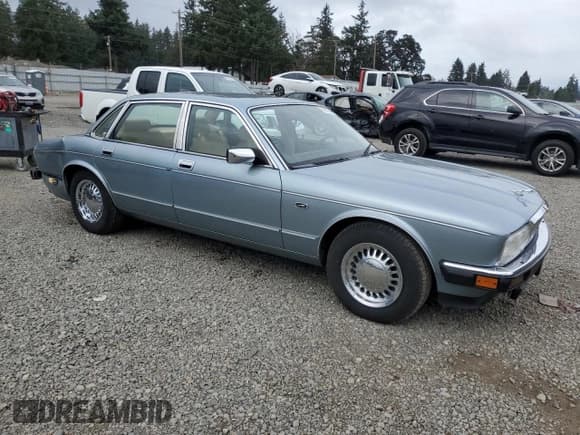 ✅ 1990 Jaguar XJ • VIN: SAJKY1748LC609518 • Lot: 87050945. Wystawiony na Copart z przebiegiem 29 529 mil. Bezpłatny archiwum sprzedaży aukcyjnych z USA i szczegółowy raport historii pojazdu na DreamBid. Zdjęcie 4.