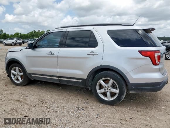✅ 2018 Ford Explorer XLT • VIN: 1FM5K7D85JGA54665 • Lot: 61153785. Wystawiony na Copart z przebiegiem 59 877 mil. Bezpłatny archiwum sprzedaży aukcyjnych z USA i szczegółowy raport historii pojazdu na DreamBid. Zdjęcie 2.