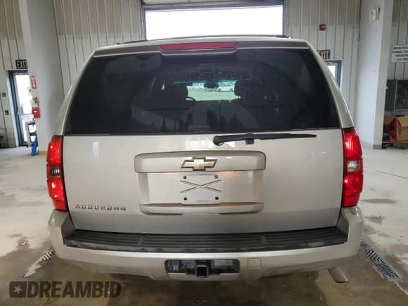 ✅ 2008 Chevrolet Suburban Commercial • VIN: 3GNGK26K28G309111 • Lot: 80510184. Wystawiony na Copart z przebiegiem 140 242 mil. Bezpłatny archiwum sprzedaży aukcyjnych z USA i szczegółowy raport historii pojazdu na DreamBid. Zdjęcie 6.
