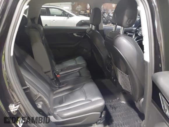 ✅ 2018 Audi Q7 Premium Plus • VIN: WA1LAAF78JD045194 • Lot: 43611769. Wystawiony na IAAI z przebiegiem 145 309 mil. Bezpłatny archiwum sprzedaży aukcyjnych z USA i szczegółowy raport historii pojazdu na DreamBid. Zdjęcie 8.