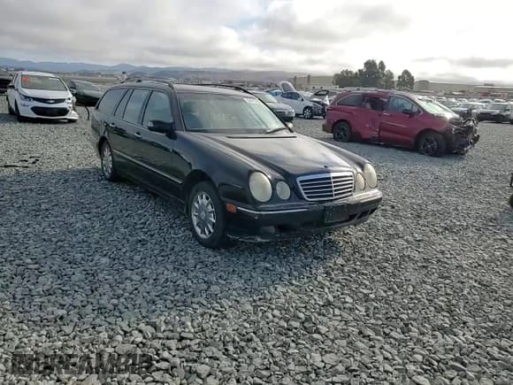 ✅ 2000 Mercedes-Benz E 320/430 4 Matic • VIN: WDBJH82F3YX027661 • Lot: 64070895. Wystawiony na Copart z przebiegiem 158 877 mil. Bezpłatny archiwum sprzedaży aukcyjnych z USA i szczegółowy raport historii pojazdu na DreamBid. Zdjęcie 13.