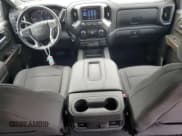 ✅ 2021 Chevrolet Silverado 1500 RST • VIN: 1GCUYEED3MZ335743 • Lot: 70964664. Wystawiony na Copart z przebiegiem 30 725 mil. Bezpłatny archiwum sprzedaży aukcyjnych z USA i szczegółowy raport historii pojazdu na DreamBid. Zdjęcie 8.