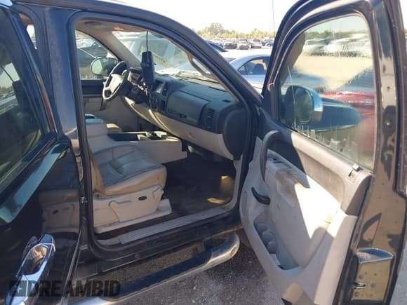 ✅ 2010 Chevrolet Silverado 1500 LT • VIN: 3GCRCSE07AG238833 • Лот: 43588856. Опубликован ранее на IAAI с пробегом 272 546 миль. Бесплатный доступ к архиву аукционных продаж из США и подробный отчёт об истории автомобиля на DreamBid. Изображение 5.