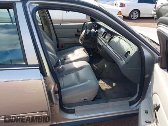 ✅ 2004 Ford Crown Victoria LX • VIN: 2FAFP74W14X168353 • Лот: 43179419. Опубликован ранее на IAAI с пробегом Не указан. Бесплатный доступ к архиву аукционных продаж из США и подробный отчёт об истории автомобиля на DreamBid. Изображение 5.