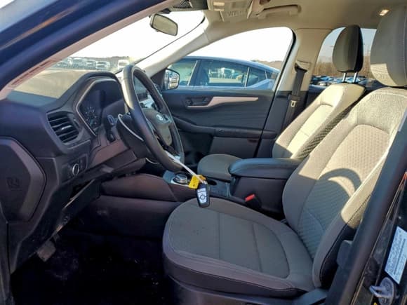 ✅ 2022 Ford Escape SE • VIN: 1FMCU9G6XNUB84102 • Lot: 95218085. Wystawiony na Copart z przebiegiem 97 499 mil. Bezpłatny archiwum sprzedaży aukcyjnych z USA i szczegółowy raport historii pojazdu na DreamBid. Zdjęcie 7.