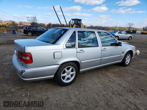 ✅ 1998 Volvo S70 • VIN: YV1LS5587W1489643 • Лот: 92950075. Опубликован ранее на Copart с пробегом Не указан. Бесплатный доступ к архиву аукционных продаж из США и подробный отчёт об истории автомобиля на DreamBid. Изображение 3.