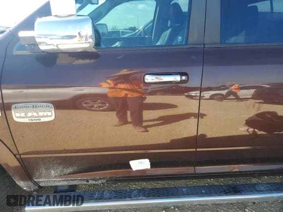 ✅ 2015 Ram 1500 Laramie Longhorn • VIN: 1C6RR6PM5FS735280 • Лот: 74123534. Опубликован ранее на Copart с пробегом Не указан. Бесплатный доступ к архиву аукционных продаж из США и подробный отчёт об истории автомобиля на DreamBid. Изображение 12.