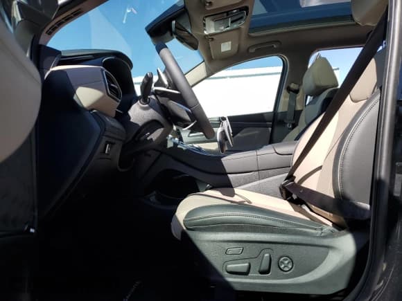 ✅ 2023 Hyundai Santa Fe Limited • VIN: 5NMS5DA15PH024359 • Lot: 50913164. Wystawiony na Copart z przebiegiem 123 mil. Bezpłatny archiwum sprzedaży aukcyjnych z USA i szczegółowy raport historii pojazdu na DreamBid. Zdjęcie 7.