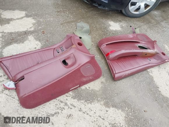 ✅ 1999 Buick Park Avenue • VIN: 1G4CW52K0X4601883 • Lot: 42170730. Listed on IAAI with 118,272 mi. Free auction sales archive from the USA and detailed vehicle history report at DreamBid. Image 12.