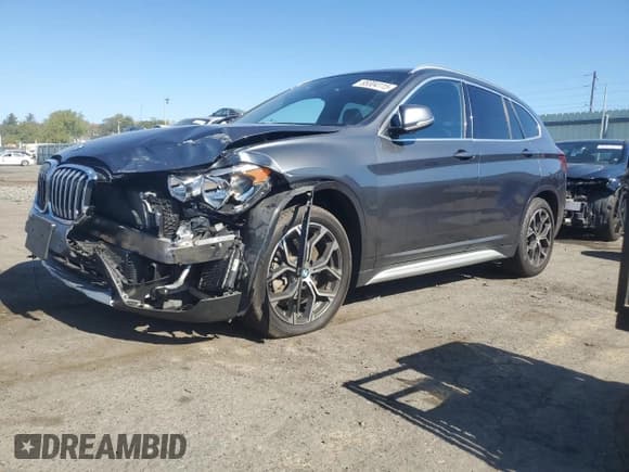 ✅ 2022 BMW X1 xDrive28i • VIN: WBXJG9C07N5U60818 • Lot: 85304115. Wystawiony na Copart z przebiegiem 52 698 mil. Bezpłatny archiwum sprzedaży aukcyjnych z USA i szczegółowy raport historii pojazdu na DreamBid. Zdjęcie 1.