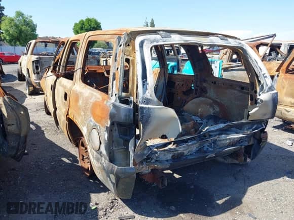 2005 Chevrolet Tahoe LT with VIN 1GNEC13T35R103223, listed as a IAAI auction lot 42165644 with Not provided miles and . Bid and sale history available at DreamBid. Image 3.