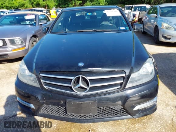 ✅ 2014 Mercedes-Benz C 250 Sport • VIN: WDDGF4HB1EA958114 • Lot: 42101249. Wystawiony na IAAI z przebiegiem 85 100 mil. Bezpłatny archiwum sprzedaży aukcyjnych z USA i szczegółowy raport historii pojazdu na DreamBid. Zdjęcie 13.