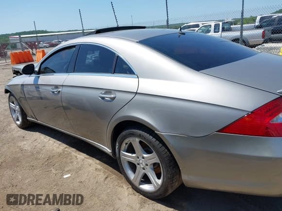 ✅ 2006 Mercedes-Benz CLS 500 • VIN: WDDDJ75X06A037541 • Лот: 42252829. Опубликован ранее на IAAI с пробегом 151 295 миль. Бесплатный доступ к архиву аукционных продаж из США и подробный отчёт об истории автомобиля на DreamBid. Изображение 15.