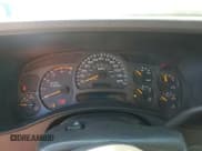 ✅ 2003 Chevrolet Silverado 2500HD LS • VIN: 1GCHC29183E114983 • Lot: 75506984. Wystawiony na Copart z przebiegiem 148 474 mil. Bezpłatny archiwum sprzedaży aukcyjnych z USA i szczegółowy raport historii pojazdu na DreamBid. Zdjęcie 9.