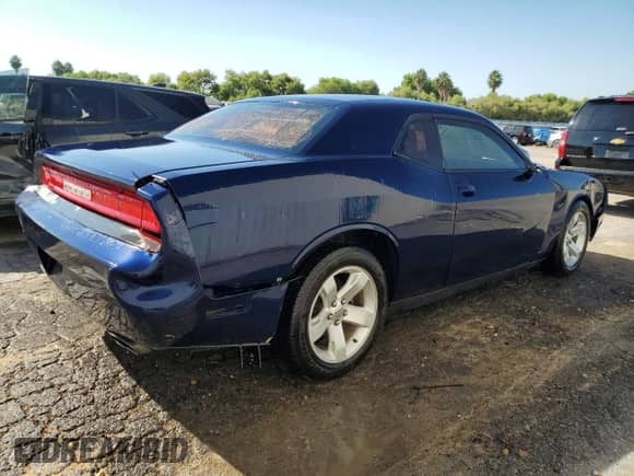 2013 Dodge Challenger SXT z VIN 2C3CDYAGXDH607458, wystawiony jako Copart lot #73729774 z przebiegiem 181 217 mil mil oraz Czysty tytuł • Clean title. Historia ofert i sprzedaży dostępna na DreamBid. Obrazek 3.