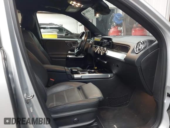 ✅ 2020 Mercedes-Benz GLB 250 • VIN: W1N4M4GB0LW027858 • Lot: 42699616. Listed on IAAI with 69,692 mi. Free auction sales archive from the USA and detailed vehicle history report at DreamBid. Image 5.