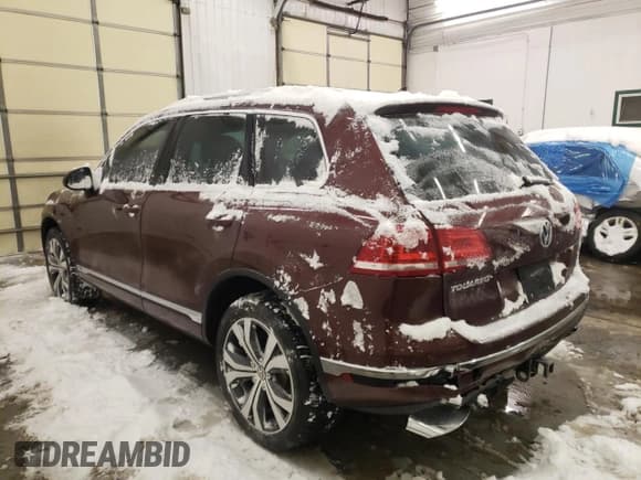 ✅ 2017 Volkswagen Touareg Wolfsburg Edition • VIN: WVGRF7BP2HD006424 • Lot: 72197982. Listed on Copart with 71,675 mi. Free auction sales archive from the USA and detailed vehicle history report at DreamBid. Image 2.