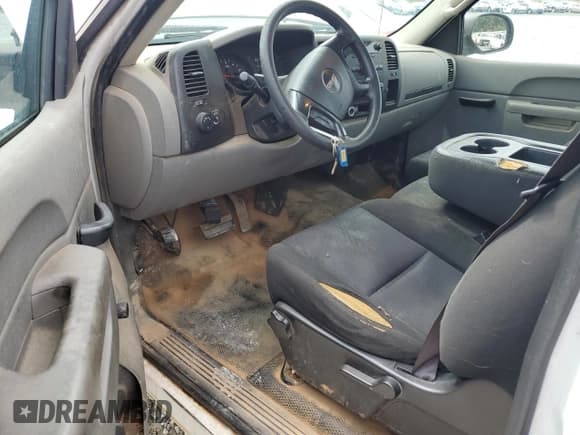 ✅ 2011 GMC Sierra 1500 Work Truck • VIN: 1GTN1TEA8BZ333325 • Лот: 82067595. Опубликован ранее на Copart с пробегом 273 859 миль. Бесплатный доступ к архиву аукционных продаж из США и подробный отчёт об истории автомобиля на DreamBid. Изображение 8.