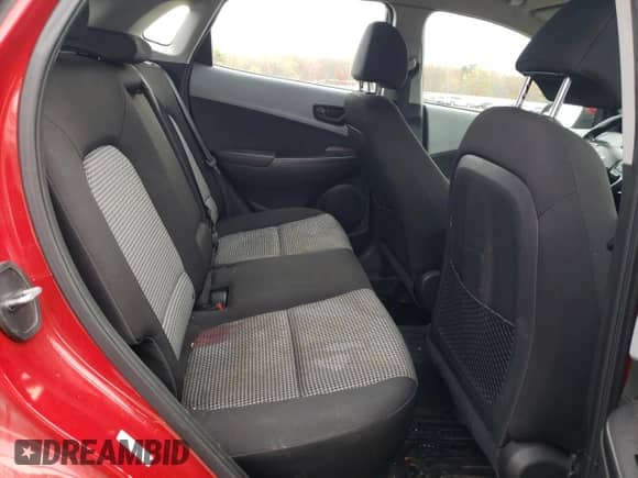 2019 Hyundai Kona SE z VIN KM8K1CAA2KU280445, wystawiony jako Copart lot #82716015 z przebiegiem 86 415 mil mil oraz Czysty tytuł • Clean title. Historia ofert i sprzedaży dostępna na DreamBid. Obrazek 10.