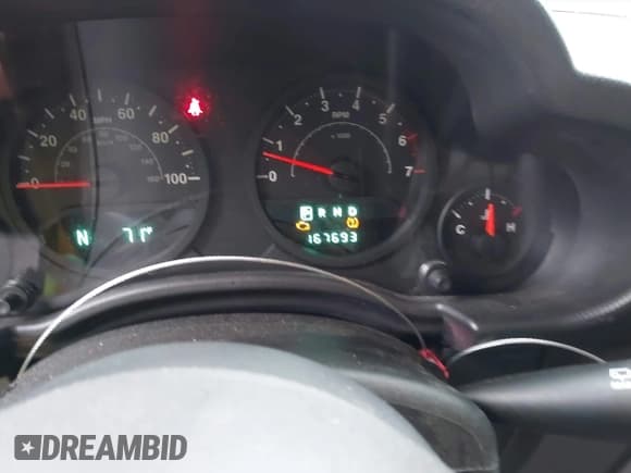 ✅ 2008 Jeep Wrangler Unlimited X • VIN: 1J8GA39108L605874 • Lot: 42885019. Wystawiony na IAAI z przebiegiem 167 693 mil. Bezpłatny archiwum sprzedaży aukcyjnych z USA i szczegółowy raport historii pojazdu na DreamBid. Zdjęcie 7.