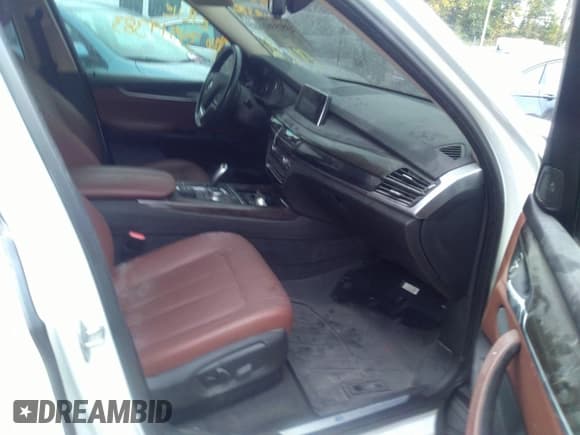 ✅ 2016 BMW X5 xDrive40e • VIN: 5UXKT0C51G0F75436 • Lot: 34519382. Wystawiony na IAAI z przebiegiem Nie podano. Bezpłatny archiwum sprzedaży aukcyjnych z USA i szczegółowy raport historii pojazdu na DreamBid. Zdjęcie 5.