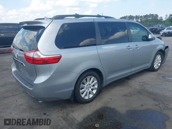 ✅ 2015 Toyota Sienna XLE • VIN: 5TDYK3DC5FS685735 • Lot: 42139229. Wystawiony na IAAI z przebiegiem 87 694 mil. Bezpłatny archiwum sprzedaży aukcyjnych z USA i szczegółowy raport historii pojazdu na DreamBid. Zdjęcie 4.