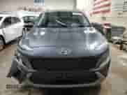 2022 Hyundai Kona SEL z VIN KM8K6CAB3NU831383, wystawiony jako Copart lot #69302932 z przebiegiem 5 052 mil mil oraz . Historia ofert i sprzedaży dostępna na DreamBid. Obrazek 5.