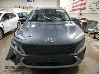 2022 Hyundai Kona SEL с VIN KM8K6CAB3NU831383, выставлен на аукционе Copart как лот 69302932 с пробегом 5 052 миль миль и . История ставок и продаж доступна на DreamBid. Изображение 5.