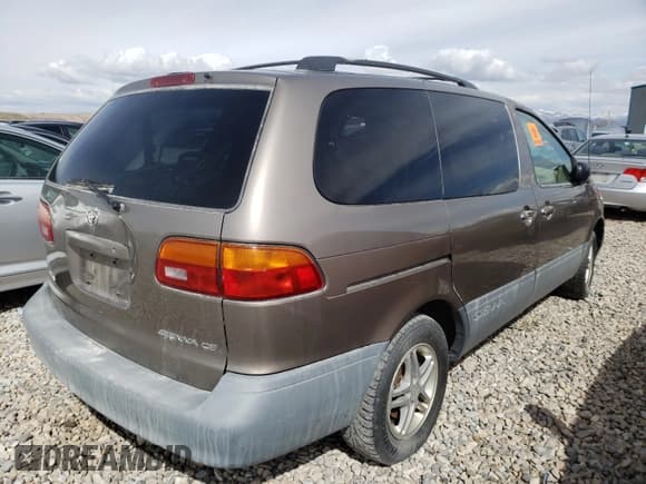 ✅ 1999 Toyota Sienna CE • VIN: 4T3ZF19C4XU156556 • Lot: 38010551. Listed on Copart with Not provided. Free auction sales archive from the USA and detailed vehicle history report at DreamBid. Image 4.