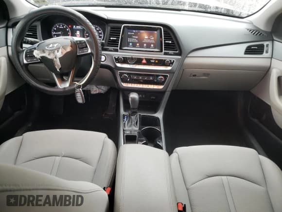 ✅ 2018 Hyundai Sonata Limited • VIN: 5NPE34AF7JH645448 • Lot: 70364652. Listed on Copart with 81,918 mi. Free auction sales archive from the USA and detailed vehicle history report at DreamBid. Image 8.