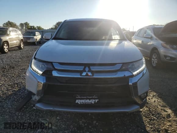 ✅ 2018 Mitsubishi Outlander SE • VIN: JA4AD3A32JZ037271 • Lot: 82294265. Listed on Copart with 127,187 mi. Free auction sales archive from the USA and detailed vehicle history report at DreamBid. Image 5.