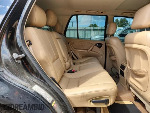 ✅ 2004 Mercedes-Benz M 350 • VIN: 4JGAB57E84A465473 • Лот: 84375605. Опубликован ранее на Copart с пробегом 125 237 миль. Бесплатный доступ к архиву аукционных продаж из США и подробный отчёт об истории автомобиля на DreamBid. Изображение 11.