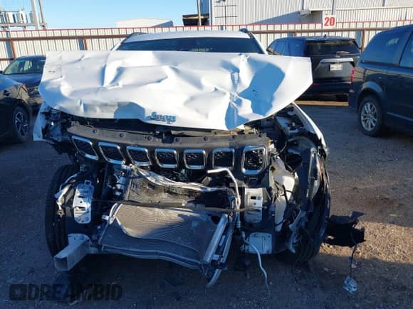 2024 Jeep Compass Latitude с VIN 3C4NJDBN8RT599085, выставлен на аукционе IAAI как лот 43558238 с пробегом Не указан миль и . История ставок и продаж доступна на DreamBid. Изображение 12.