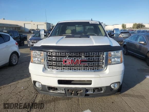 ✅ 2013 GMC Sierra 2500HD Denali • VIN: 1GT125E82DF180305 • Lot: 88735955. Listed on Copart with 155,954 mi. Free auction sales archive from the USA and detailed vehicle history report at DreamBid. Image 5.
