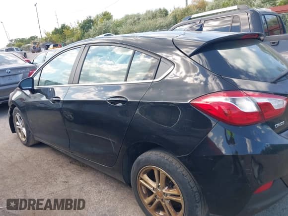 ✅ 2018 Chevrolet Cruze LT • VIN: 3G1BE6SM8JS530927 • Lot: 43137779. Listed on IAAI with 155,527 mi. Free auction sales archive from the USA and detailed vehicle history report at DreamBid. Image 14.