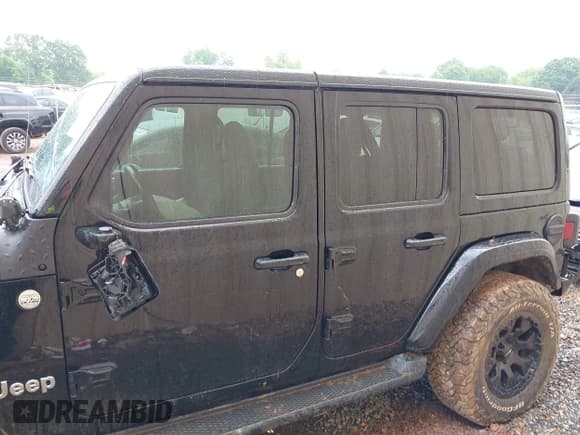 ✅ 2020 Jeep Wrangler Unlimited Sport • VIN: 1C4HJXDM8LW320626 • Lot: 42267182. Wystawiony na IAAI z przebiegiem 72 170 mil. Bezpłatny archiwum sprzedaży aukcyjnych z USA i szczegółowy raport historii pojazdu na DreamBid. Zdjęcie 14.