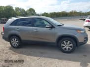 ✅ 2011 Kia Sorento LX • VIN: 5XYKT3A19BG080131 • Лот: 43415268. Опубликован ранее на IAAI с пробегом 220 407 миль. Бесплатный доступ к архиву аукционных продаж из США и подробный отчёт об истории автомобиля на DreamBid. Изображение 12.