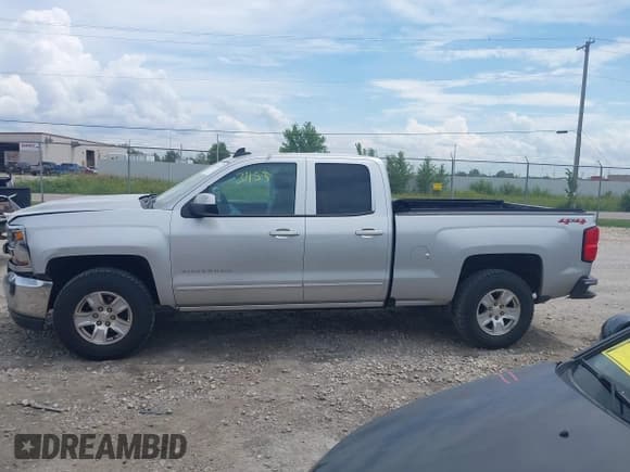 ✅ 2019 Chevrolet Silverado 1500 LT • VIN: 2GCVKPEC1K1113653 • Lot: 42731153. Wystawiony na IAAI z przebiegiem 219 858 mil. Bezpłatny archiwum sprzedaży aukcyjnych z USA i szczegółowy raport historii pojazdu na DreamBid. Zdjęcie 15.