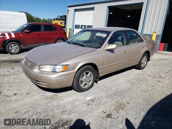 ✅ 1999 Toyota Camry LE • VIN: 4T1BG22K1XU894054 • Lot: 82528555. Wystawiony na Copart z przebiegiem 140 249 mil. Bezpłatny archiwum sprzedaży aukcyjnych z USA i szczegółowy raport historii pojazdu na DreamBid. Zdjęcie 1.