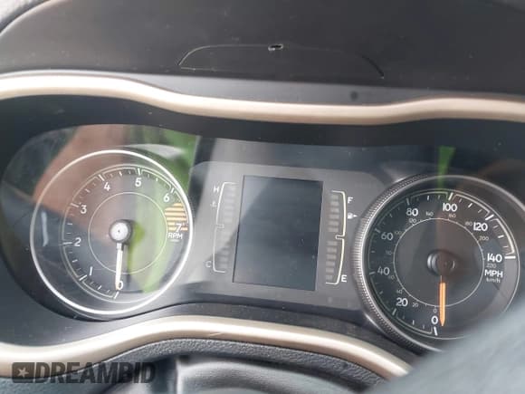 ✅ 2018 Jeep Cherokee Latitude • VIN: 1C4PJLCB4JD595102 • Lot: 43359901. Wystawiony na IAAI z przebiegiem Nie podano. Bezpłatny archiwum sprzedaży aukcyjnych z USA i szczegółowy raport historii pojazdu na DreamBid. Zdjęcie 7.