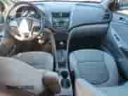 2015 Hyundai Accent GLS z VIN KMHCT4AE9FU928683, wystawiony jako Copart lot #84769425 z przebiegiem 60 854 mil mil oraz Szkoda całkowita • Salvage title. Historia ofert i sprzedaży dostępna na DreamBid. Obrazek 8.