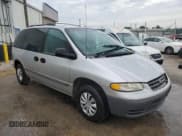 ✅ 2000 Chrysler Voyager • VIN: 2C4FJ25B2YR823236 • Lot: 54248325. Wystawiony na Copart z przebiegiem 247 626 mil. Bezpłatny archiwum sprzedaży aukcyjnych z USA i szczegółowy raport historii pojazdu na DreamBid. Zdjęcie 4.