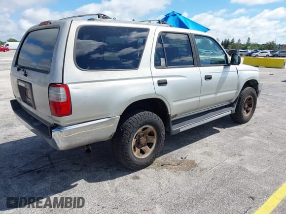 ✅ 1999 Toyota 4Runner • VIN: JT3GM84R0X0052480 • Lot: 43105069. Listed on IAAI with 298,765 mi. Free auction sales archive from the USA and detailed vehicle history report at DreamBid. Image 4.