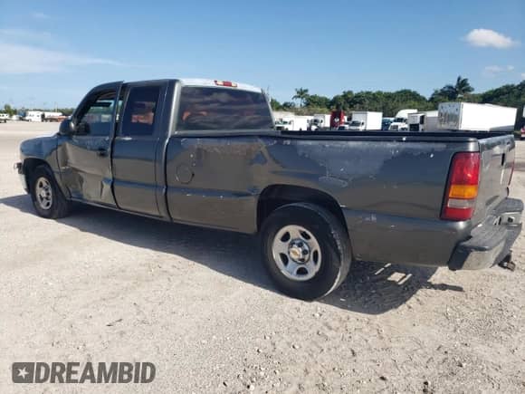 2002 Chevrolet Silverado 1500 with VIN 1GCEC19T52E273182, listed as a Copart auction lot 67066404 with 317,757 mi miles and Non repairable. Bid and sale history available at DreamBid. Image 2.