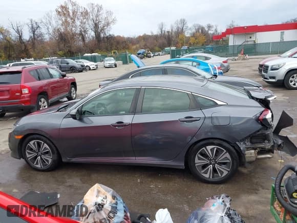 ✅ 2018 Honda Civic EX-T • VIN: JHMFC1F37JX012128 • Lot: 43773104. Listed on IAAI with 111,484 mi. Free auction sales archive from the USA and detailed vehicle history report at DreamBid. Image 14.