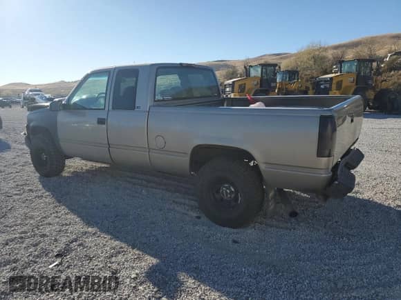 1999 Chevrolet Silverado 1500 z VIN 1GCEK19R6XR145346, wystawiony jako Copart lot #79735614 z przebiegiem 237 998 mil mil oraz Szkoda całkowita • Salvage title. Historia ofert i sprzedaży dostępna na DreamBid. Obrazek 2.