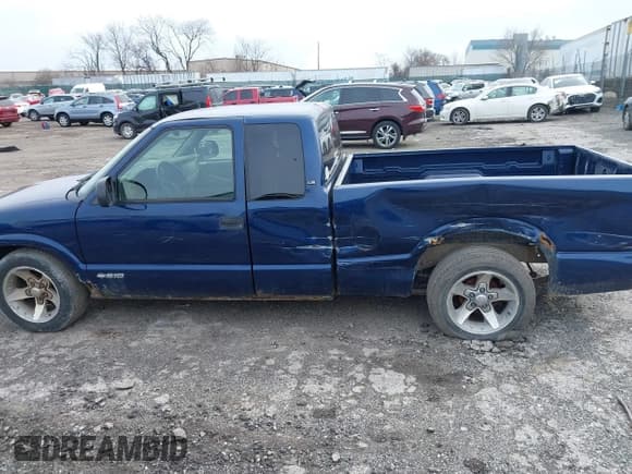 ✅ 2003 Chevrolet S-10 • VIN: 1GCCS19H938235539 • Лот: 41619672. Опубликован ранее на IAAI с пробегом 223 699 миль. Бесплатный доступ к архиву аукционных продаж из США и подробный отчёт об истории автомобиля на DreamBid. Изображение 6.