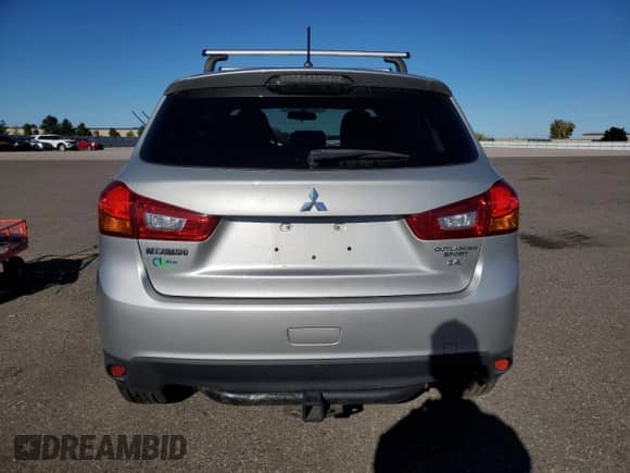 2015 Mitsubishi Outlander ES с VIN 4A4AR3AW6FE056687, выставлен на аукционе Copart как лот 86441125 с пробегом 139 922 миль миль и Списание • Salvage title. История ставок и продаж доступна на DreamBid. Изображение 6.