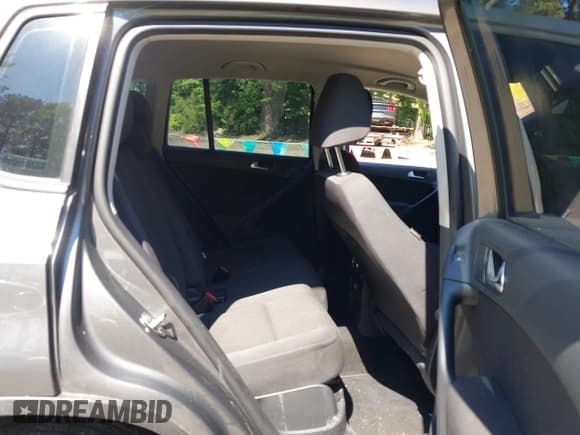 ✅ 2012 Volkswagen Tiguan LE • VIN: WVGAV7AX6CW000592 • Лот: 42565812. Опубликован ранее на IAAI с пробегом 125 966 миль. Бесплатный доступ к архиву аукционных продаж из США и подробный отчёт об истории автомобиля на DreamBid. Изображение 8.